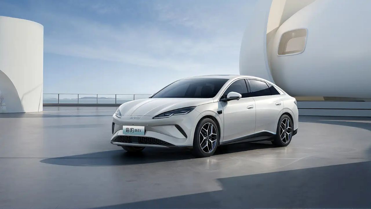 Custando cerca de R$ 80 mil, o BYD Seal tem até 545 km de autonomia e mira destronar o Corolla no Brasil