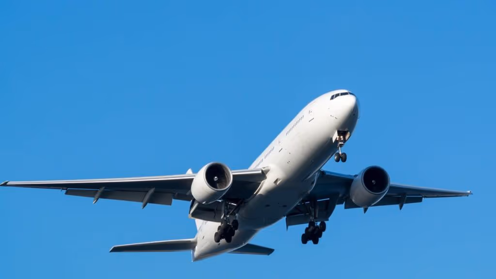 Avião perde motor e retorna ao aeroporto com urgência