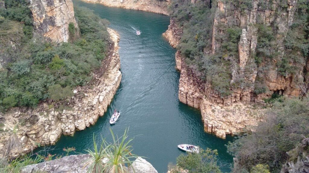 O paraíso mineiro que combina águas cristalinas e os cenários mais desejados do estado
