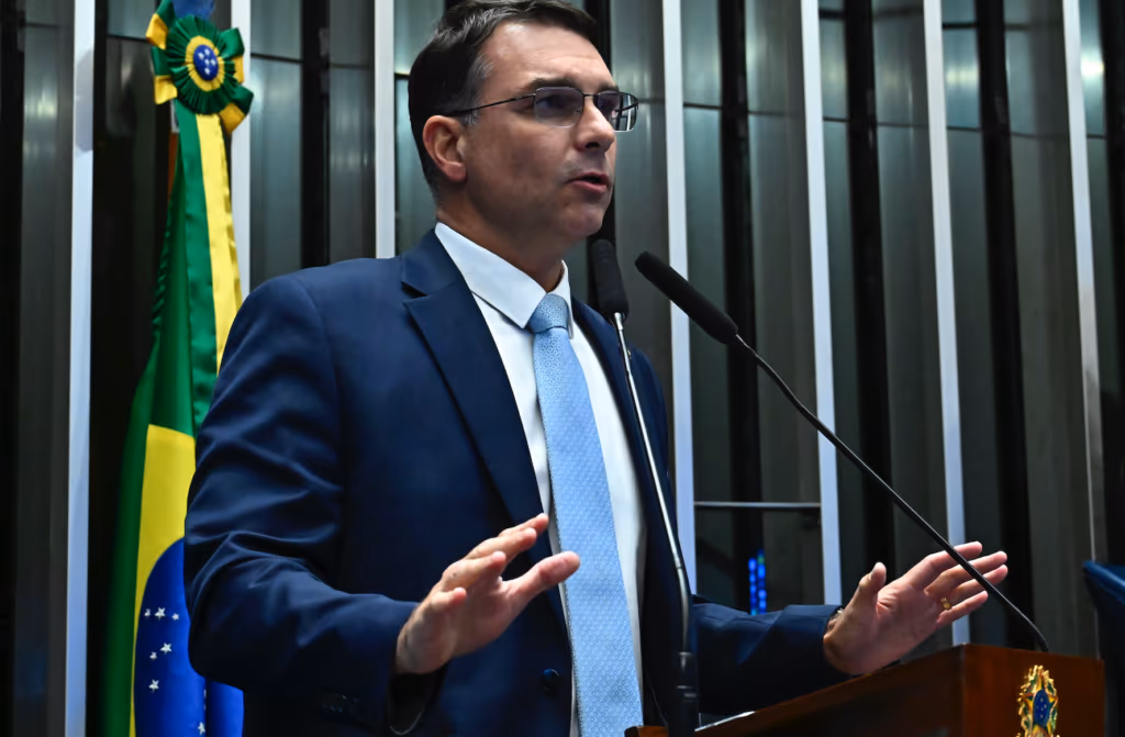 PL da Dosimetria precisa de correção para não beneficiar “marginais”, diz Flávio