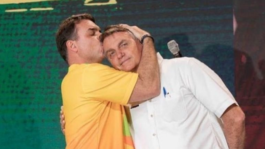 A candidatura de Flávio Bolsonaro e o voto da ‘dona Amélia’