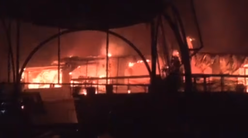 Incêndio em casa noturna deixa mais de 20 mortos na Índia