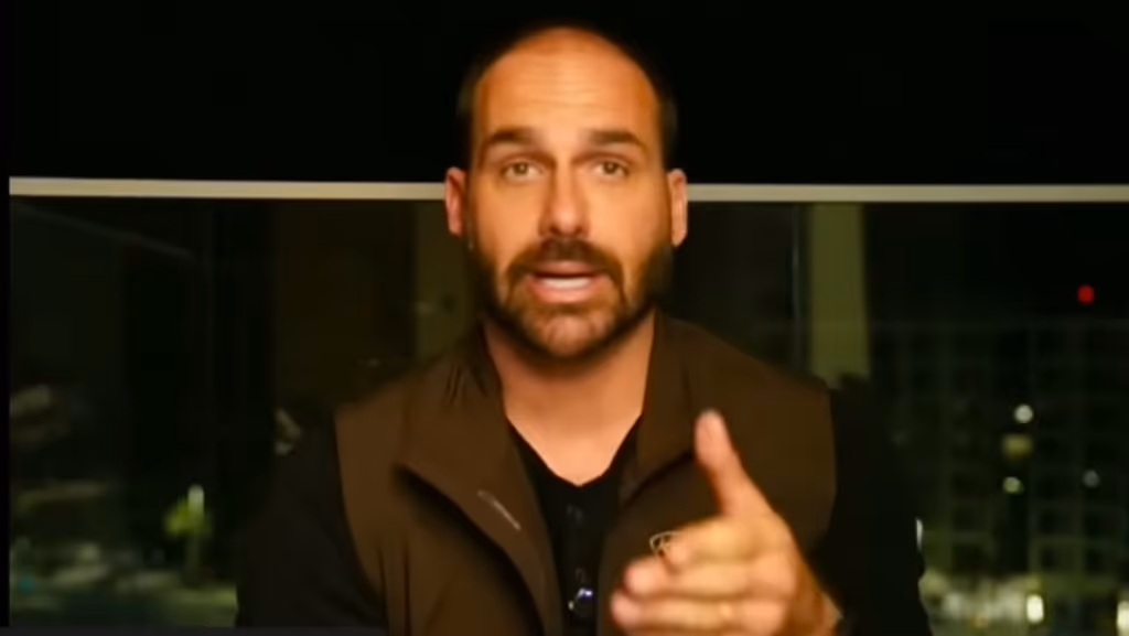 Eduardo Bolsonaro se defende das críticas: “Nada está acabado”