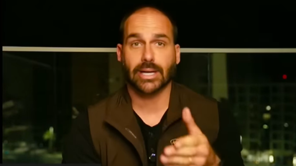 Eduardo Bolsonaro se defende das críticas: “Nada está acabado”