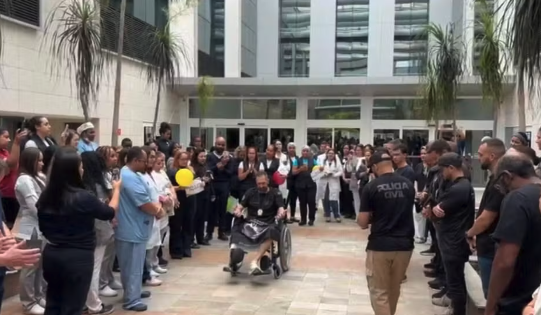 Delegado baleado em megaoperação no Rio recebe alta sob aplausos