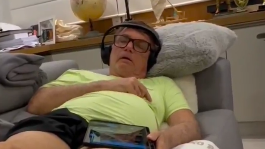 Defesa de Bolsonaro pede autorização para fazer cirurgia no Natal