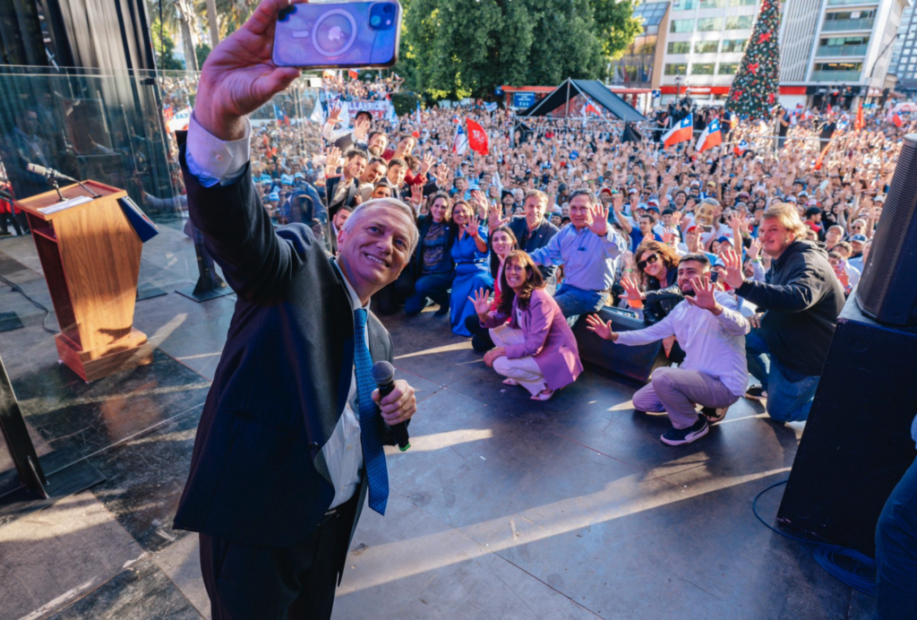 Protestos contra cortes na Educação deixam feridos no Chile