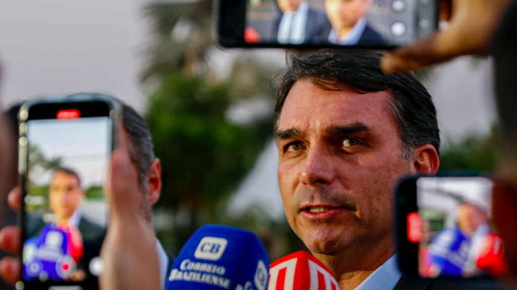 O beija-mão de Flávio Bolsonaro a André Esteves do BTG