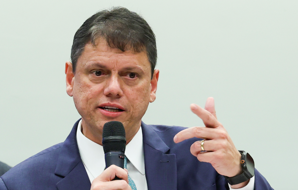 Tarcísio critica “conivência” de Lula com ditadura de Maduro