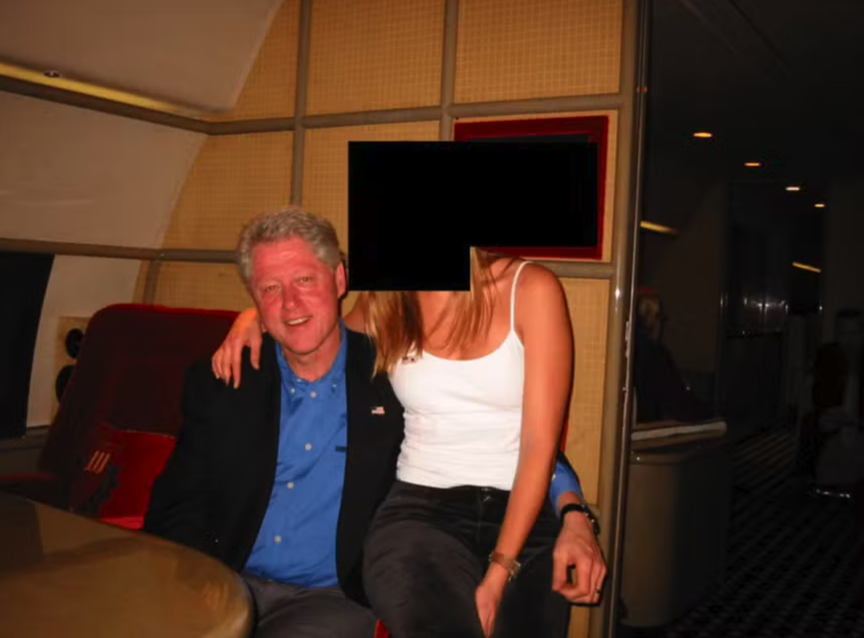 Clinton nega envolvimento em caso Epstein e acusa Trump de desviar atenção