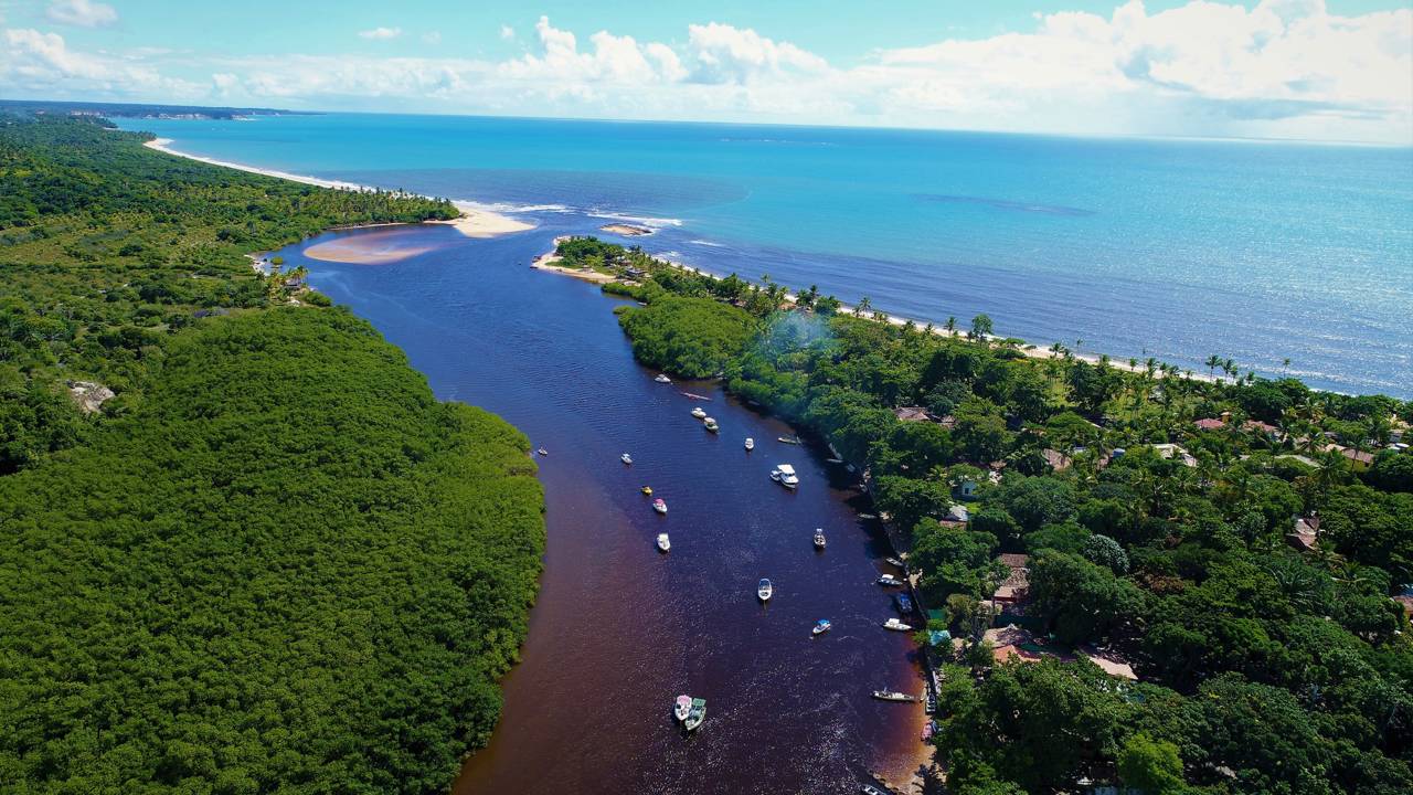 A vila baiana que preserva paz absoluta e um ritmo de vida que parece fora do tempo