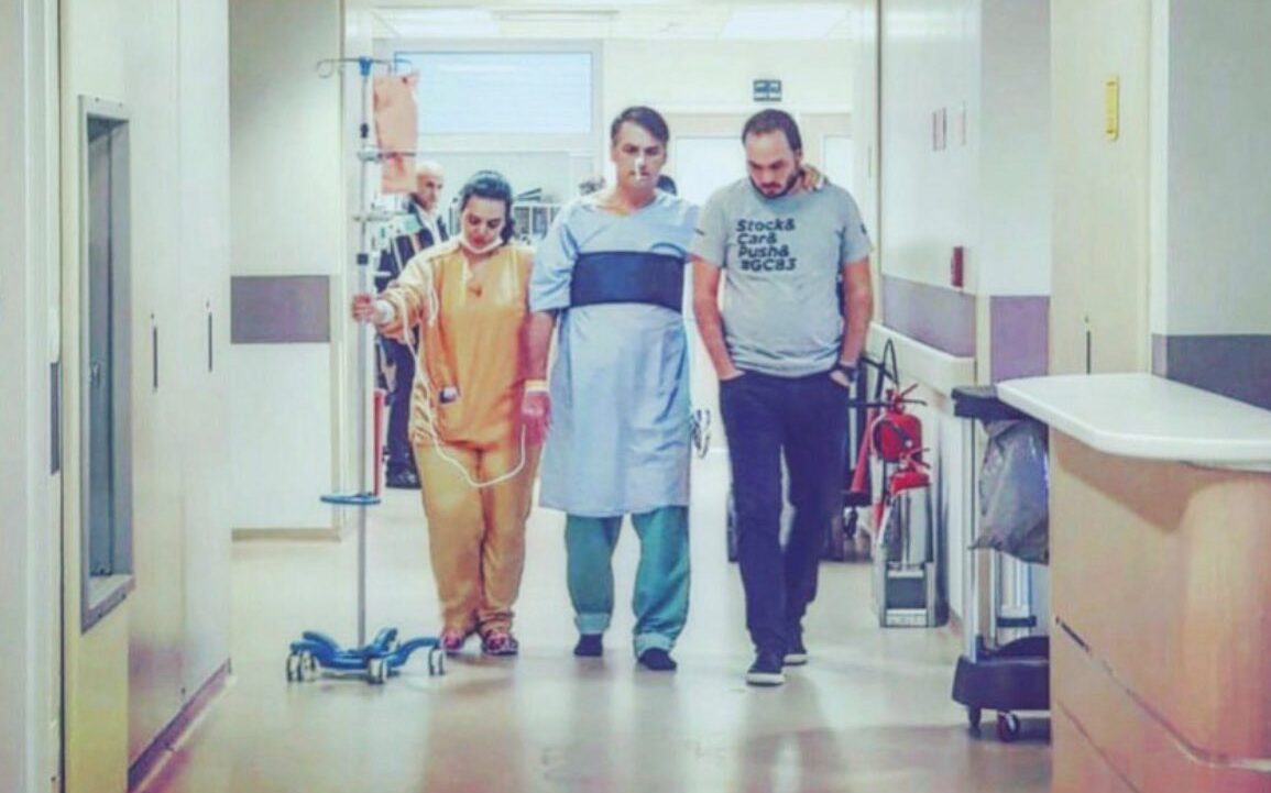 Soluços voltaram, diz Carluxo sobre Bolsonaro