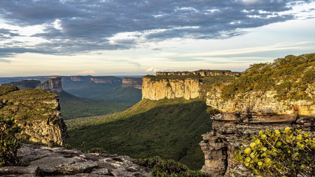 O paraíso brasileiro onde trilhas levam a paisagens que parecem de outro planeta