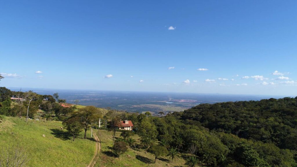 O destino que justifica o título de Oásis do Cerrado com paisagens monumentais e frescor inesperado