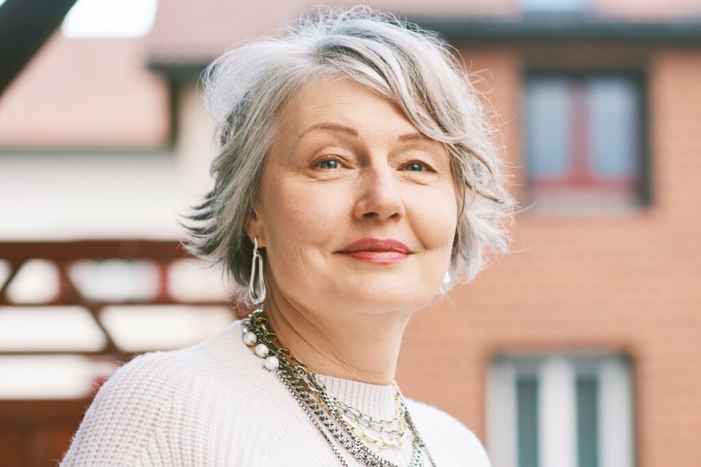 Cabelo muda a cada 7 anos? Entenda o mito e o que altera os fios