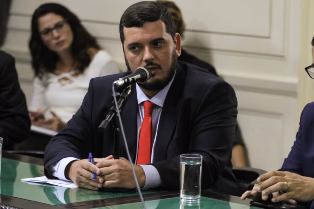 PF aponta encontro entre Bacellar e desembargador preso