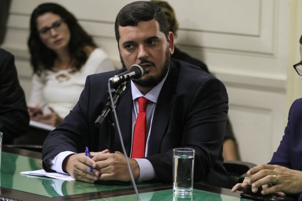 PF aponta encontro entre Bacellar e desembargador preso