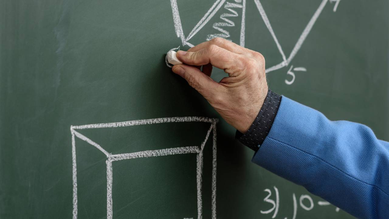 Desejo do professor de 92 anos era reencontrar seus alunos e 100 aparecem em seu jantar: “Meus dias estão chegando ao fim e com certeza esse é um dos mais felizes”