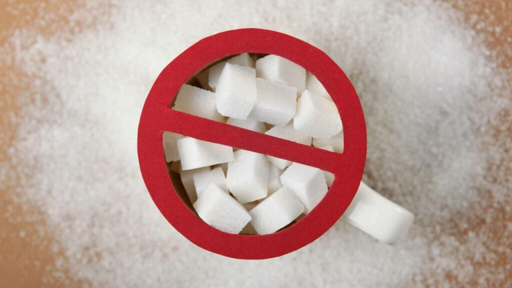 Café puro faz bem ou mal? O que muda ao cortar o açúcar da xícara