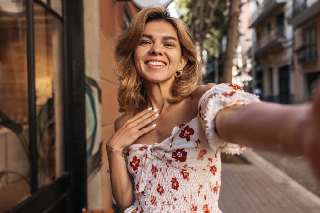 5 penteados e acessórios que vão dominar as festas em 2025