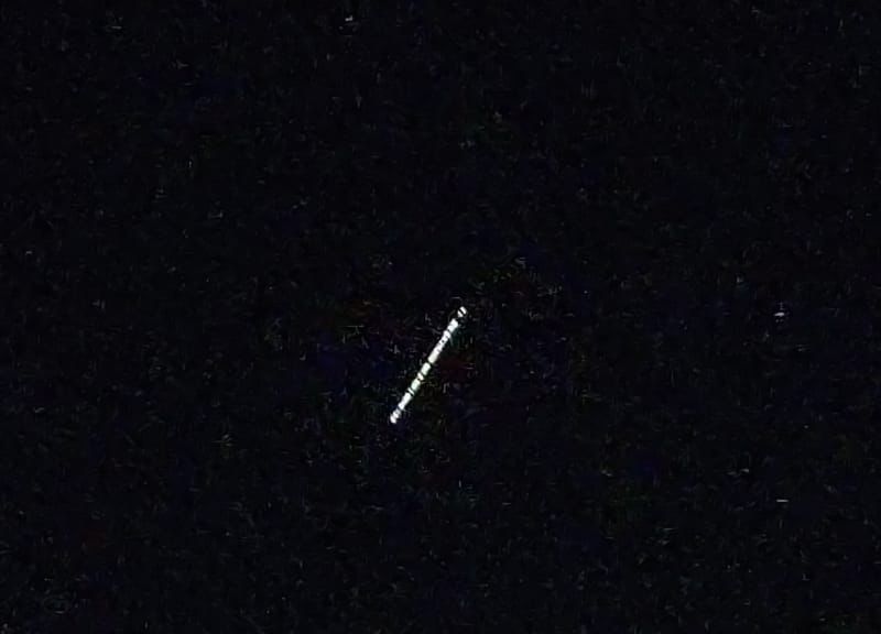 Fileiras de satélites Starlink podem ser vistas no mundo todo - Por Sachin Nagar / Wikimedia Commons