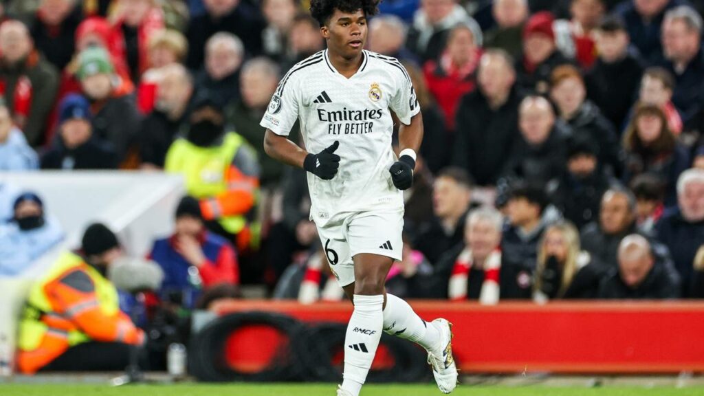 Atacante não vinga no Real Madrid, vai para o Lyon e engorda o caixa do Palmeiras