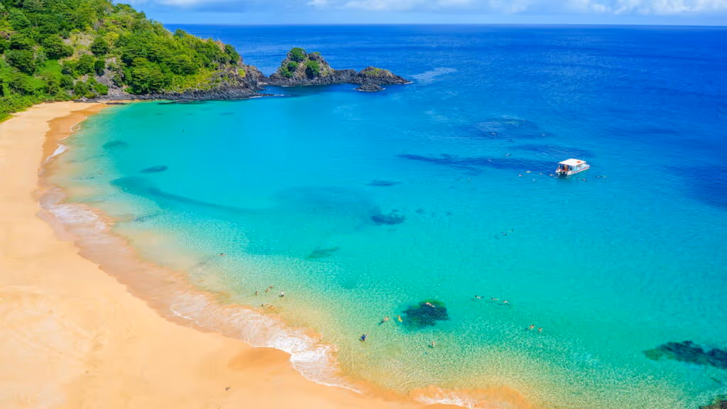 Esse paraíso brasileiro tem as praias mais bonitas do mundo com águas tão claras que parecem feitas de vidro