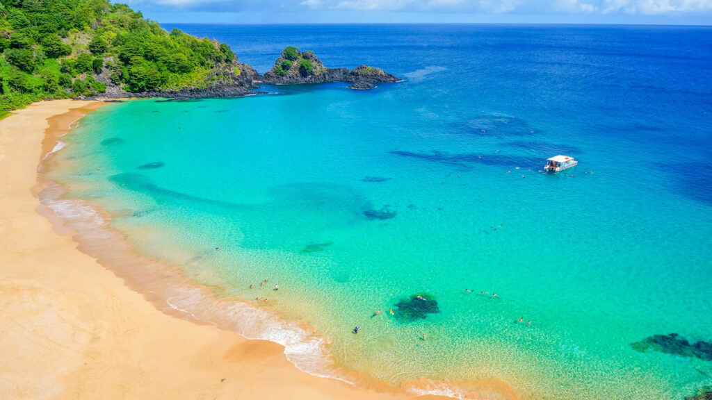 Esse paraíso brasileiro é o melhor destino de praia do Brasil