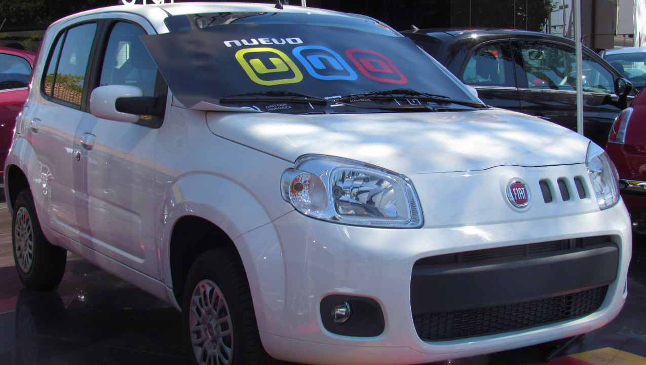 Esse Fiat Uno barato 1.0 ainda vale ouro para rodar nas cidades