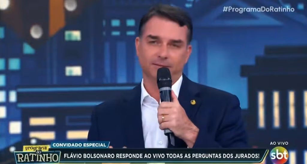 “Vai conseguir unir a direita”, diz senador sobre candidatura de Flávio Bolsonaro