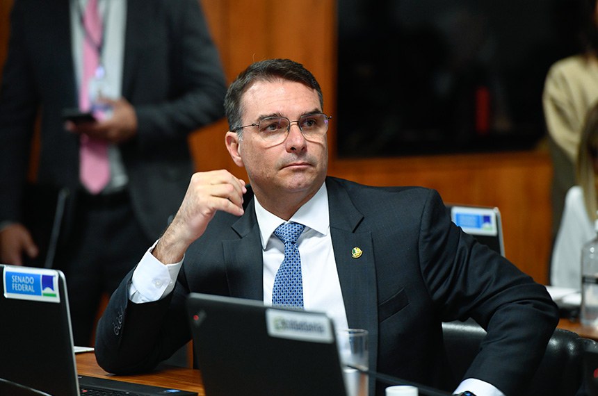Crusoé: Rejeição a Flávio Bolsonaro é o fator-chave