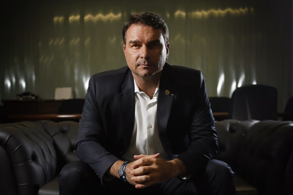 Crusoé: Candidatura de Flávio Bolsonaro alcança 117 milhões nas redes