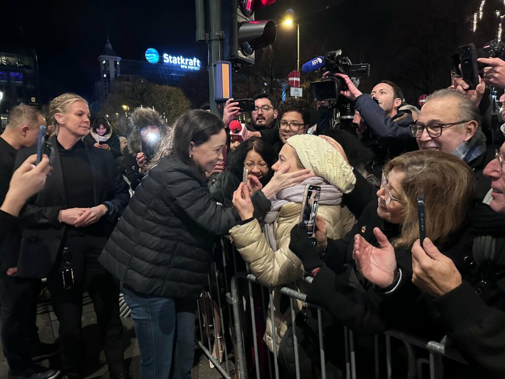 María Corina chega a Oslo sob gritos de “liberdade”