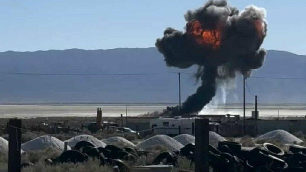 Caça Thunderbirds dos Estados Unidos explode após acidente
