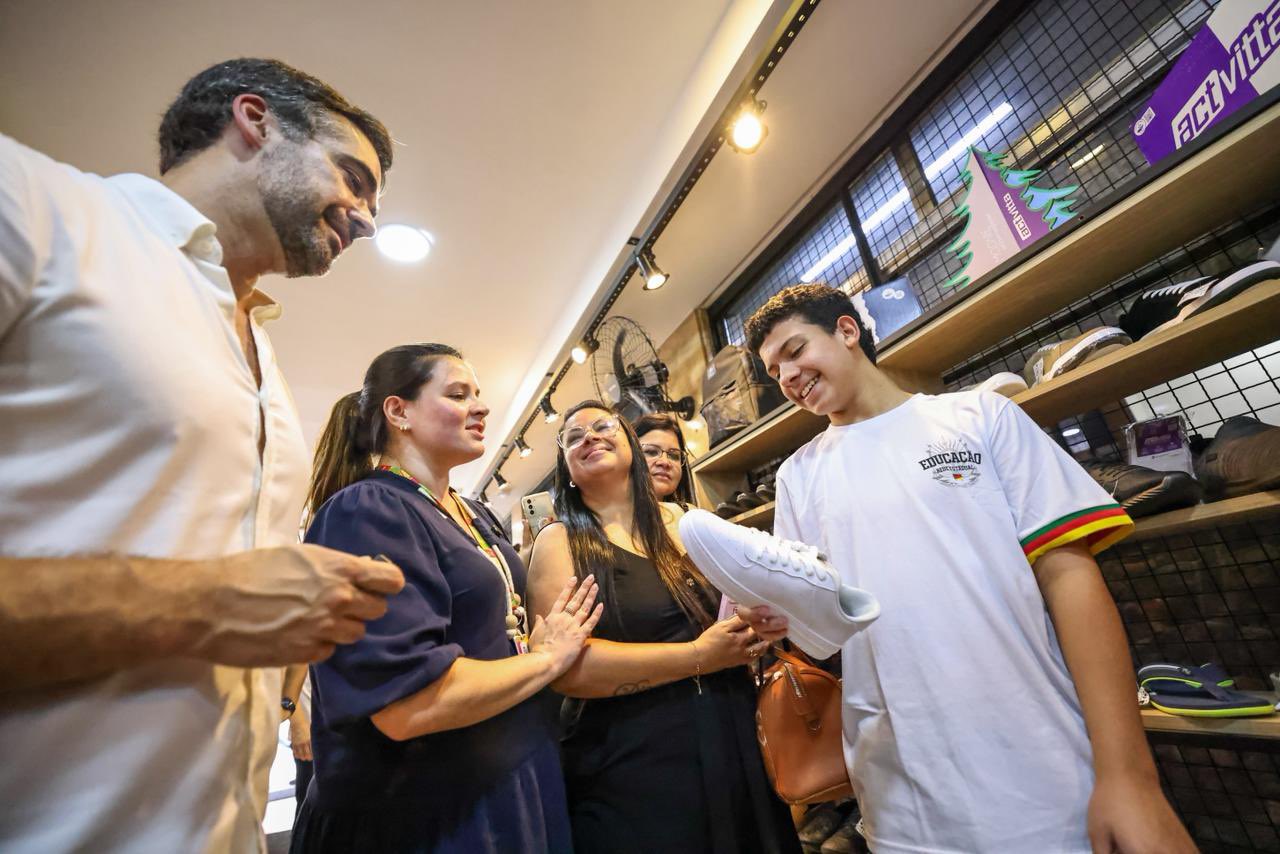 “No RS a gente garante tênis para os dois pés”, diz Leite