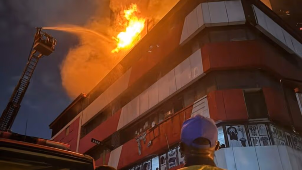 Incêndio em pleno Natal atinge a Martins Street