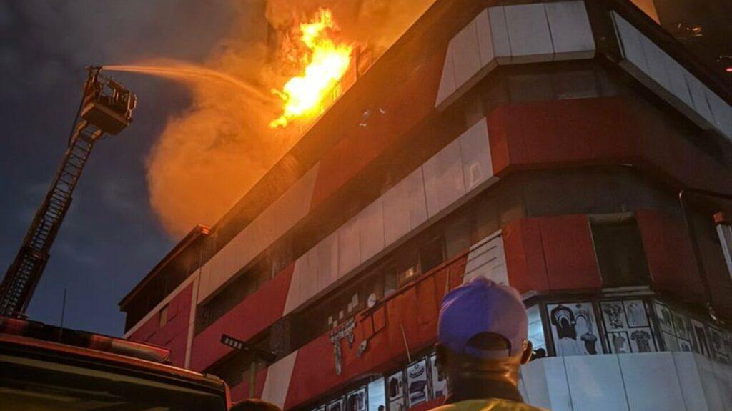 Incêndio em pleno Natal atinge a Martins Street