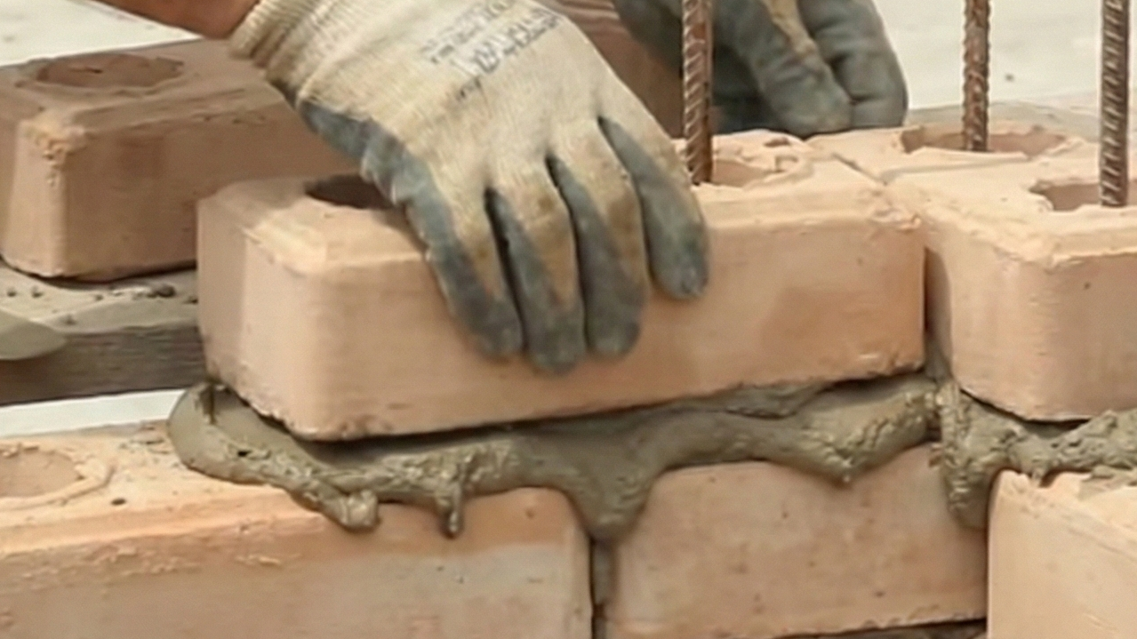 Quais as desvantagens na construção de obra com tijolo ecológico?