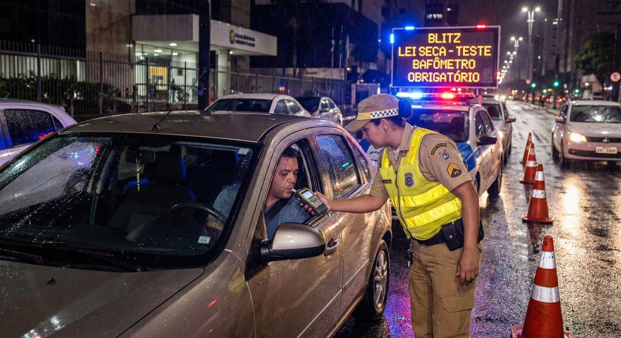 Como agir em uma blitz de trânsito no fim de ano sem se complicar