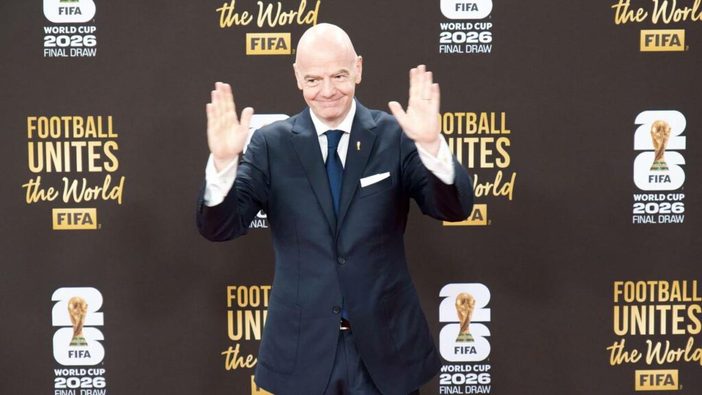FIFA paparica Putin e Ucrânia rebate: “Declarações irresponsáveis”