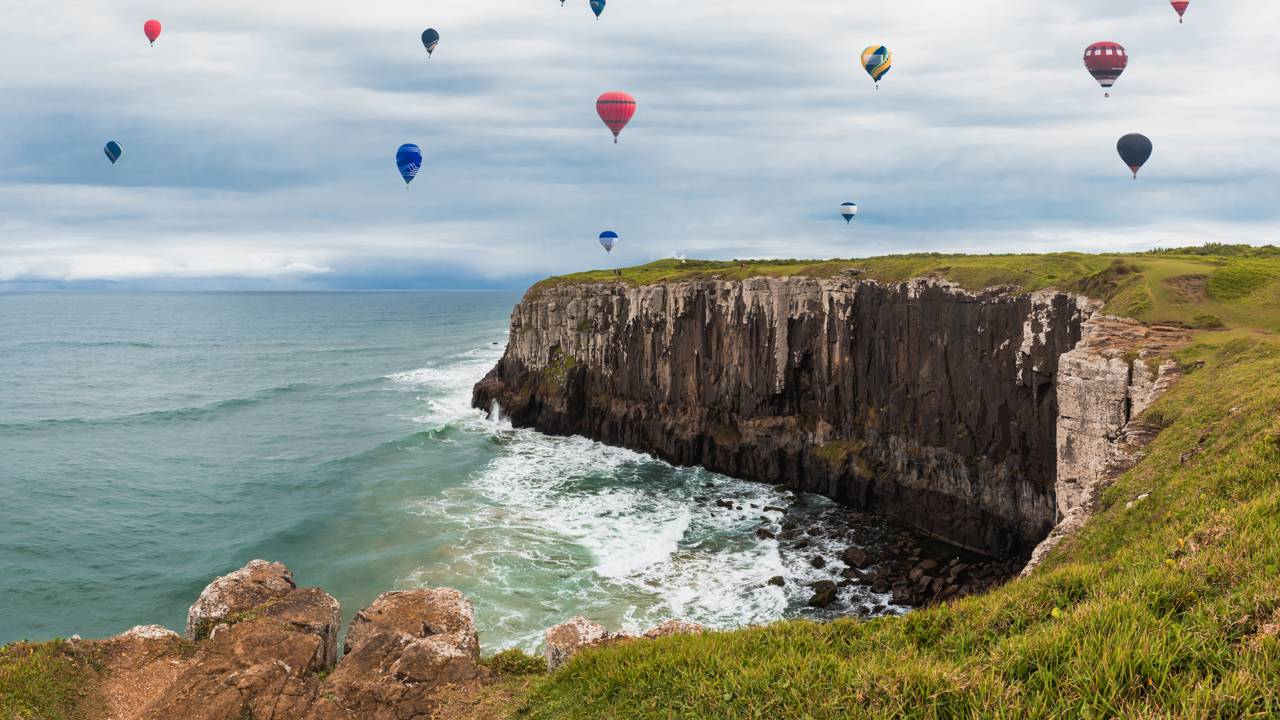 A cidade que esconde uma ilha de lobos-marinhos e tem uma lagoa relaxante bem no centro