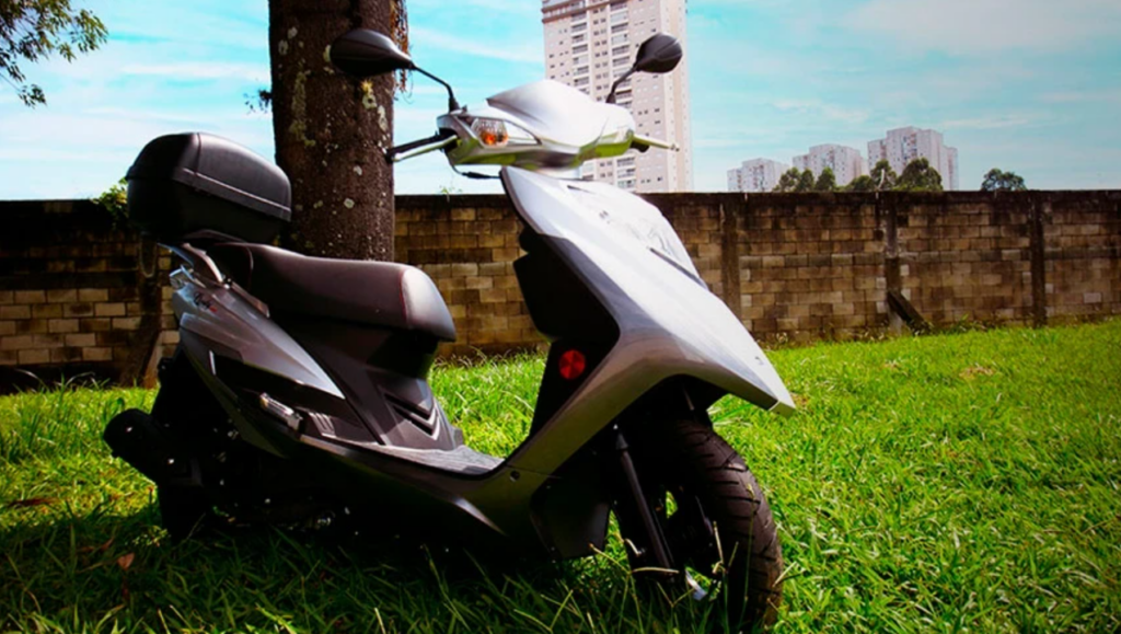 Com consumo de até 45 km/l, a Haojue Lindy 125 vira aposta certa pra quem roda na cidade