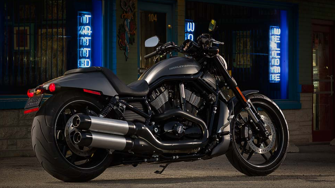 Com visual agressivo e motor de alto desempenho, a Night Rod ainda conquista muitos olhares