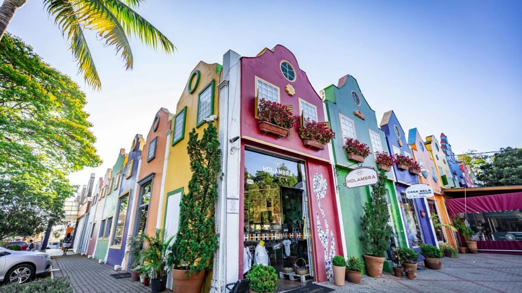 A “Holanda Brasileira” encanta todos visitantes com charme europeu e flores o ano inteiro
