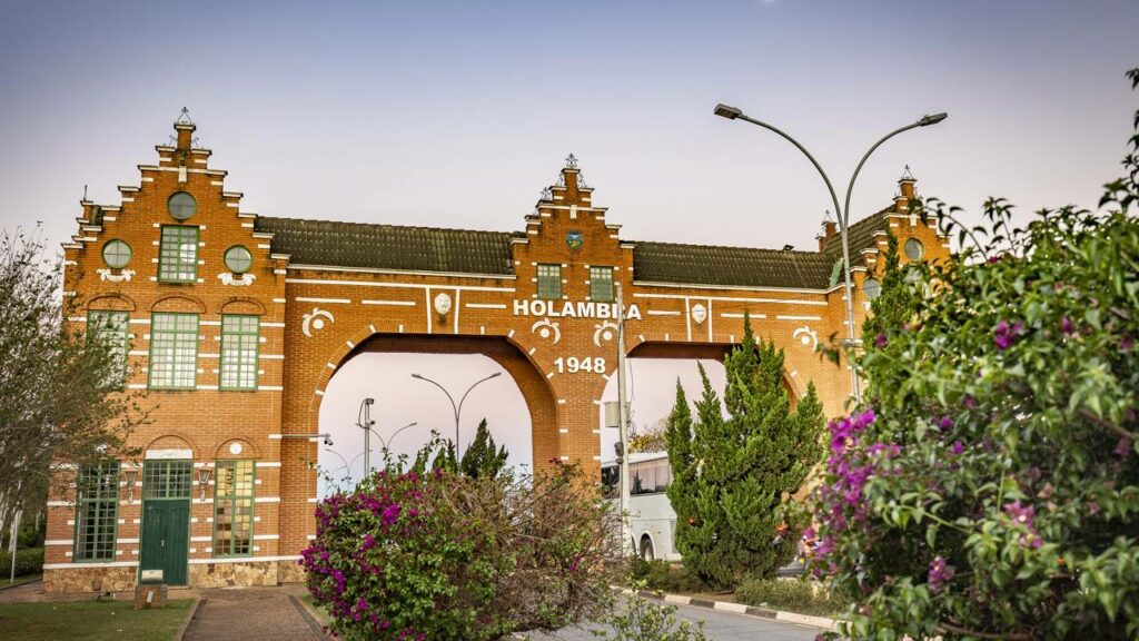 A “Holanda Brasileira” encanta com charme europeu e flores o ano inteiro