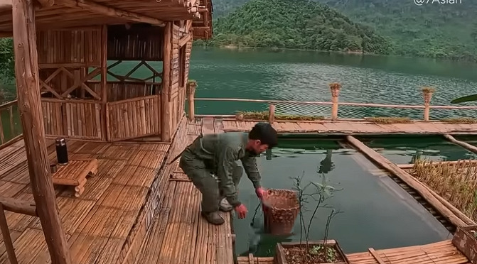 Homem constrói para si uma aldeia flutuante autossuficiente em lago no Vietnã