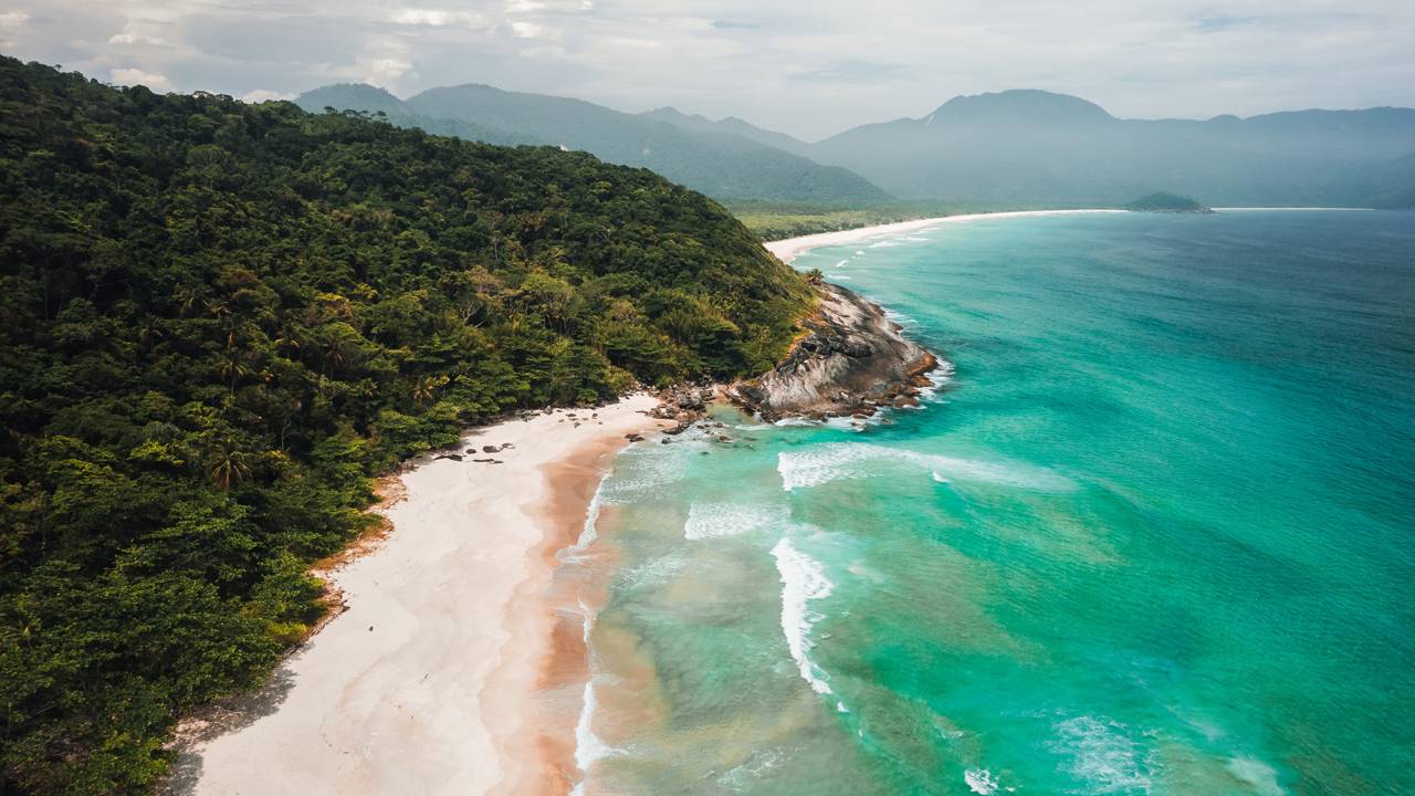 O Caribe Brasileiro virou refúgio de quem busca águas esverdeadas e praias intocadas