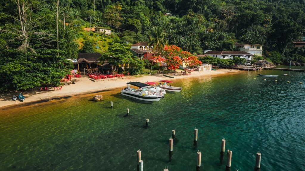 O Caribe Brasileiro virou refúgio de quem busca águas esverdeadas e praias intocadas
