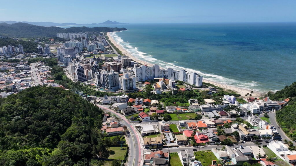 A cidade praiana que se tornou referência em qualidade de vida e belezas naturais