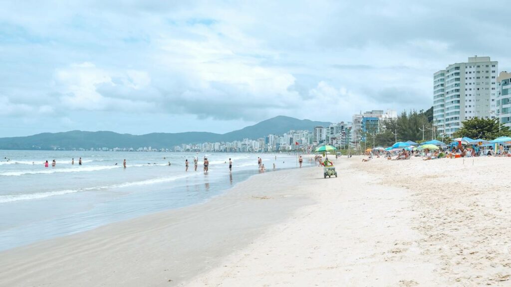 Essa cidade do litoral virou o paraíso de quem busca qualidade de vida perto do mar